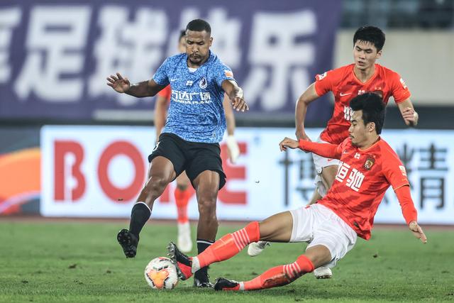 世界杯日报：多支国家队出局后换帅 FIFA主席面临被投诉